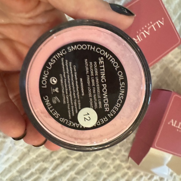 Allaura blurring setting powder brand new only opened to see color! - Picture 4 of 8